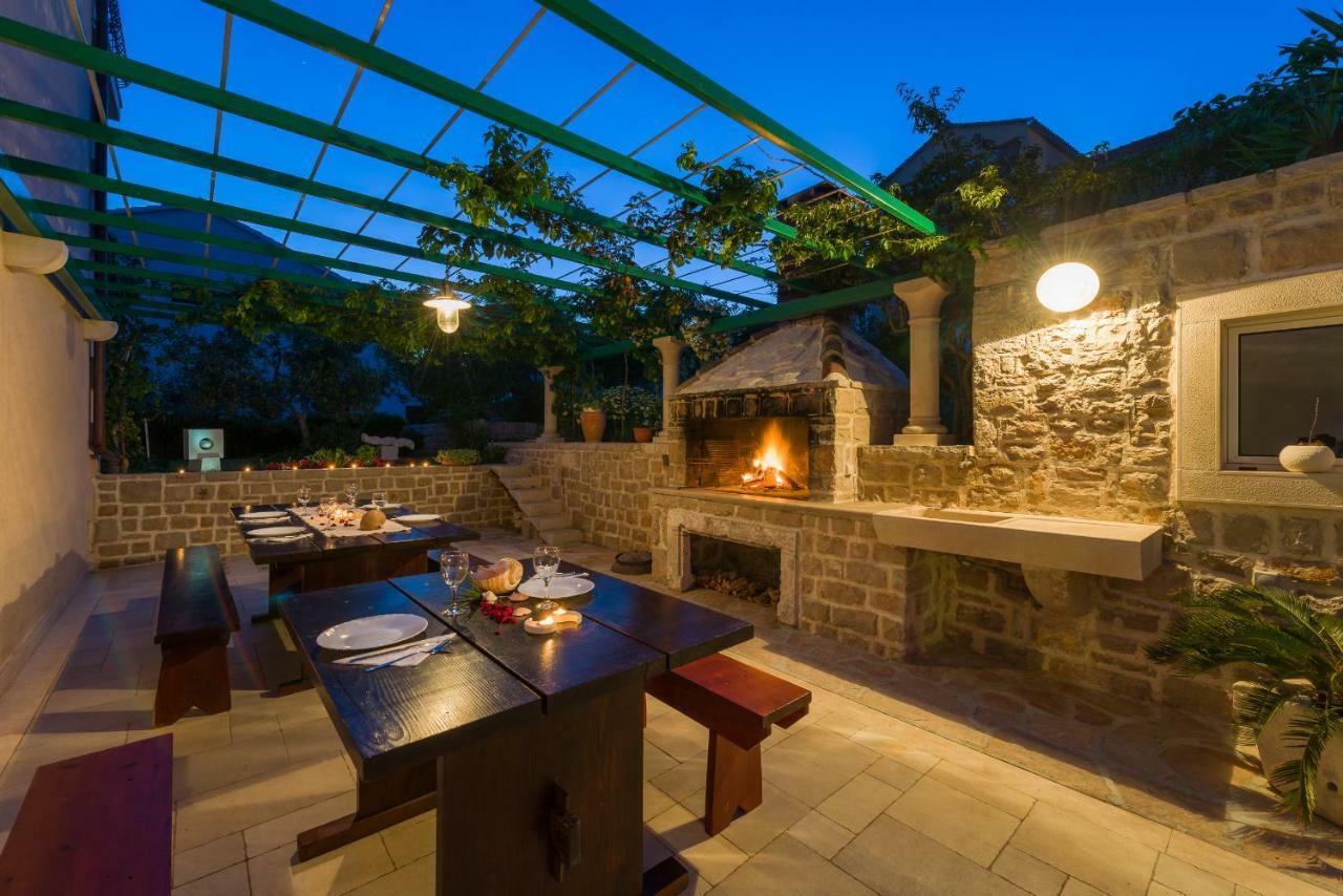 Apartments Villa Vallum Бол Екстериор снимка