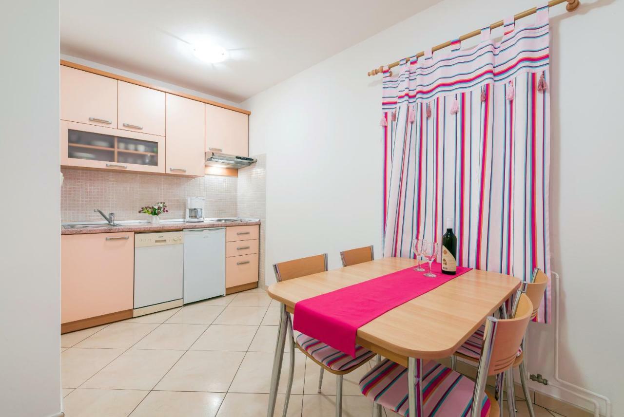 Apartments Villa Vallum Бол Екстериор снимка