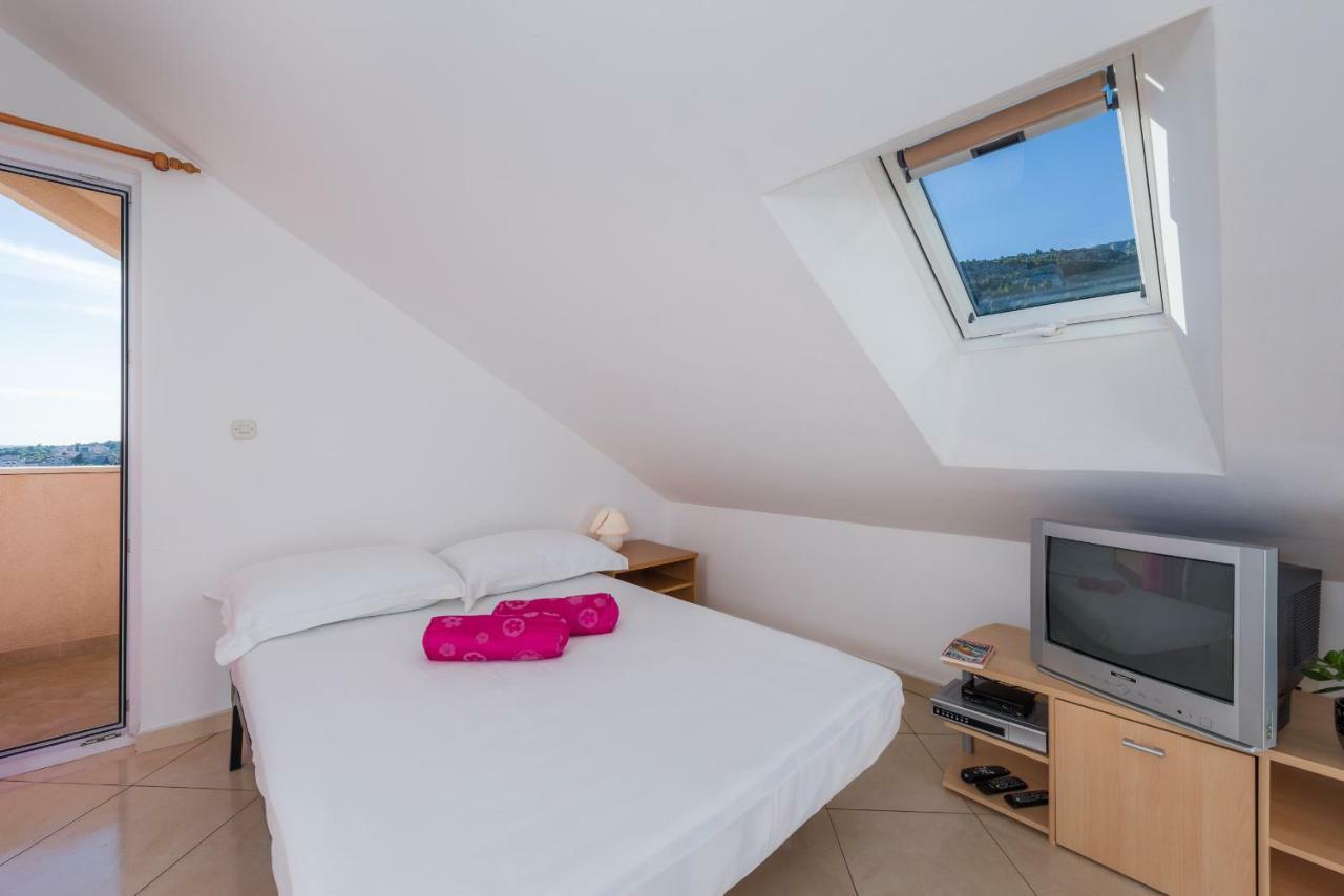 Apartments Villa Vallum Бол Екстериор снимка