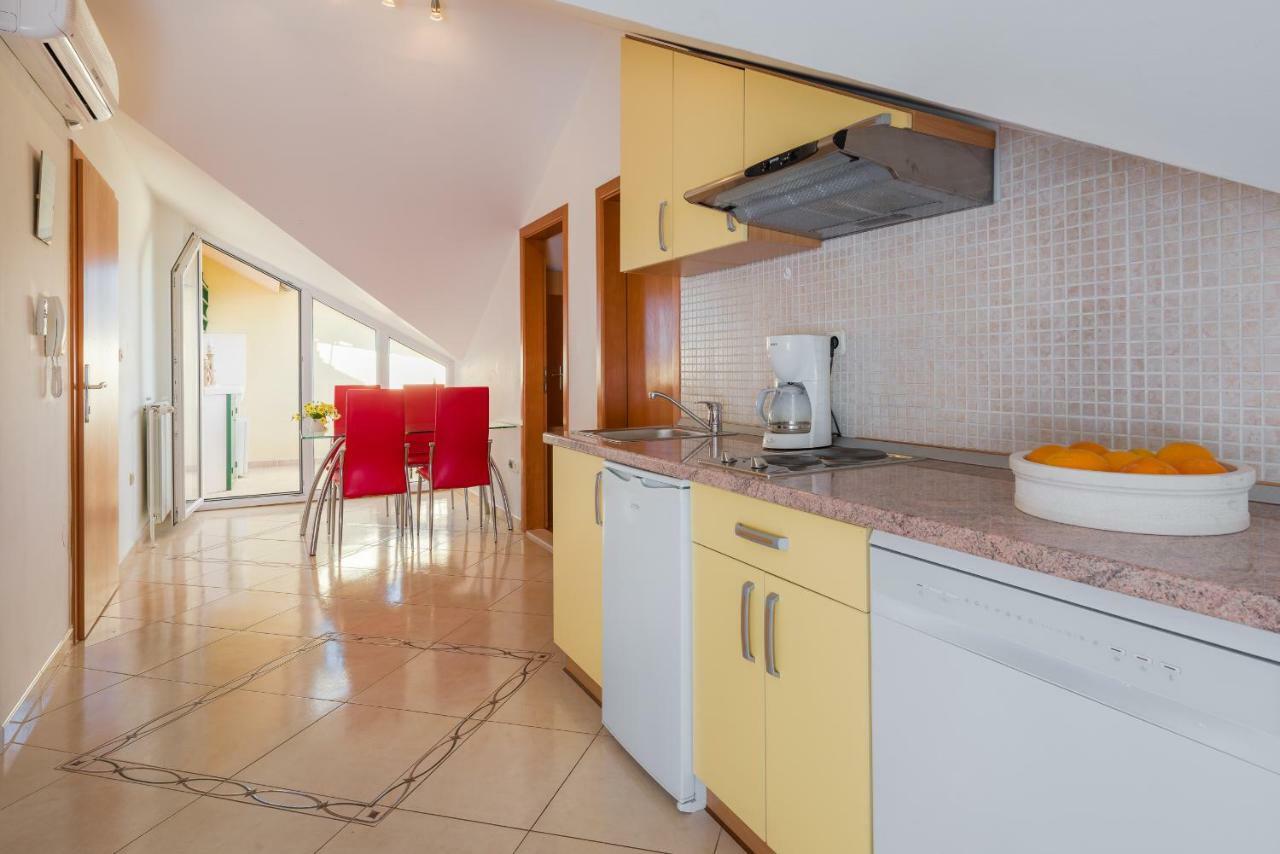 Apartments Villa Vallum Бол Екстериор снимка