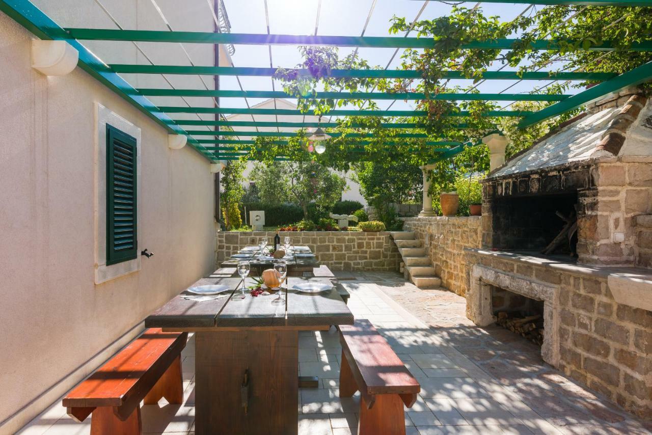 Apartments Villa Vallum Бол Екстериор снимка