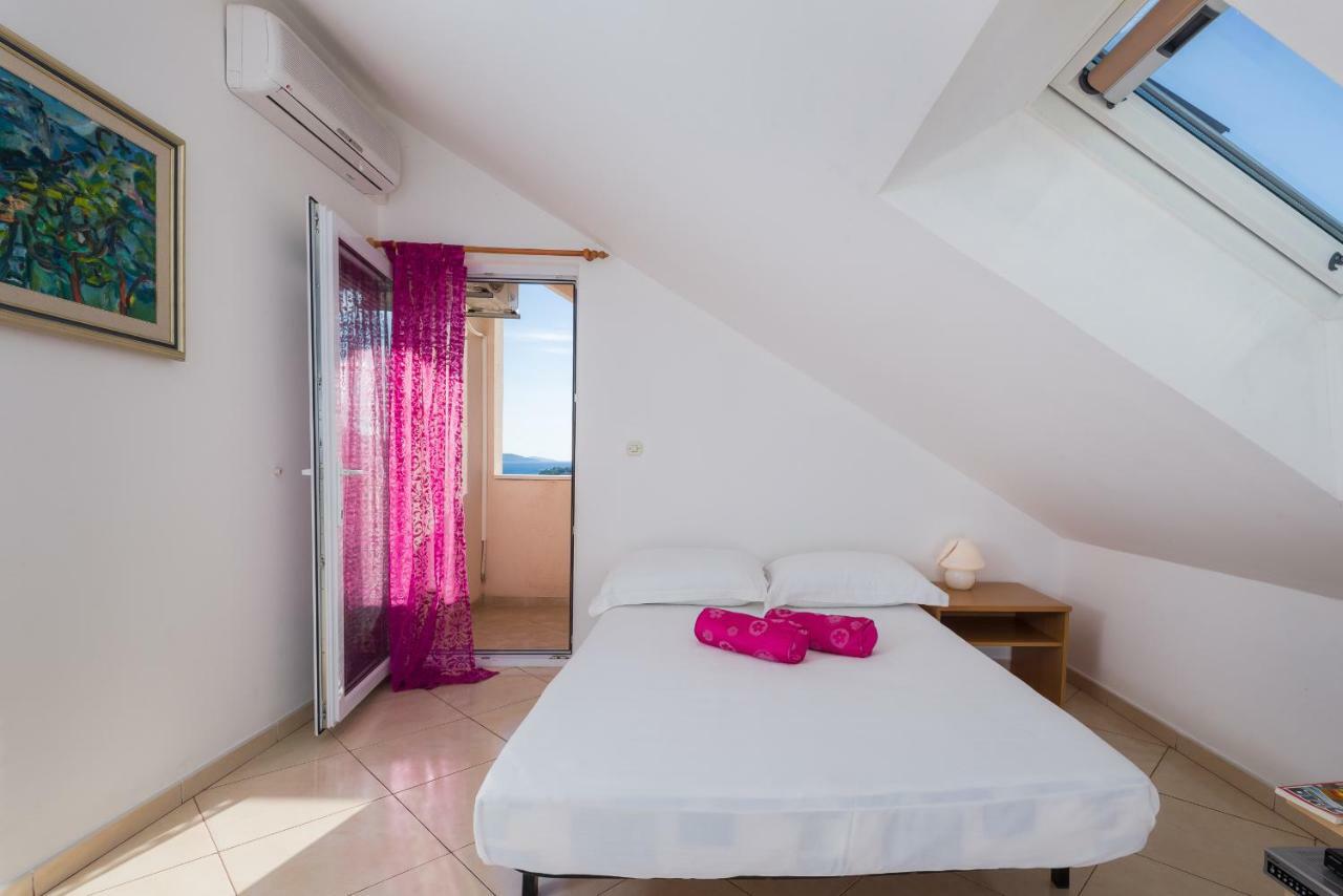 Apartments Villa Vallum Бол Екстериор снимка