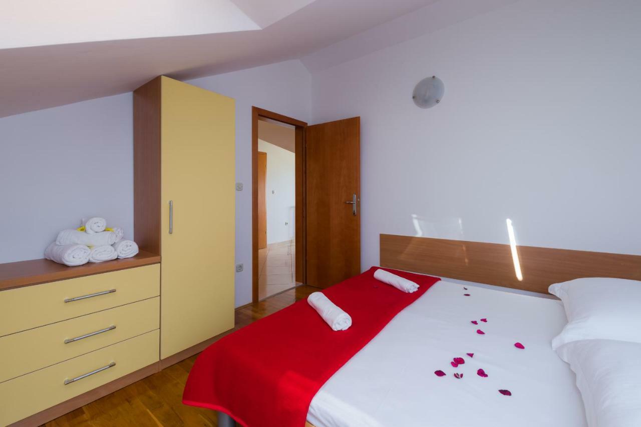 Apartments Villa Vallum Бол Екстериор снимка