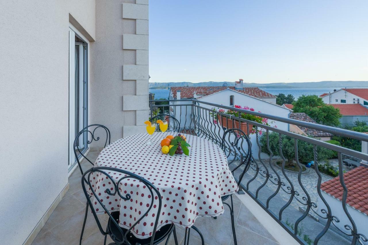 Apartments Villa Vallum Бол Екстериор снимка