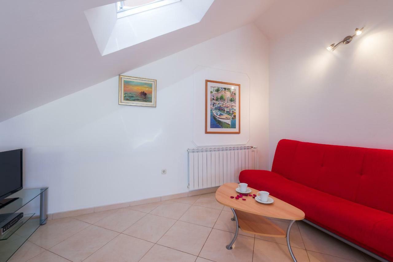 Apartments Villa Vallum Бол Екстериор снимка