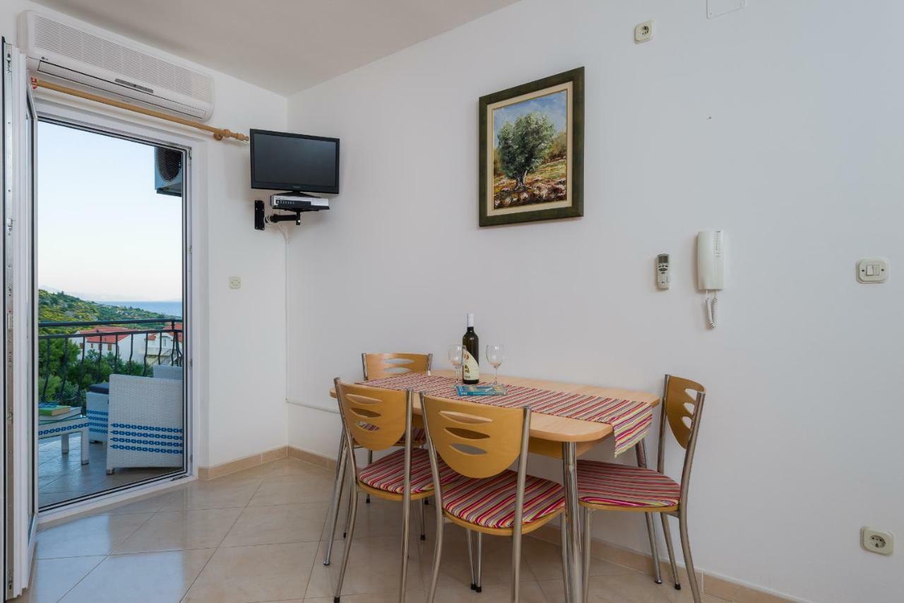 Apartments Villa Vallum Бол Екстериор снимка