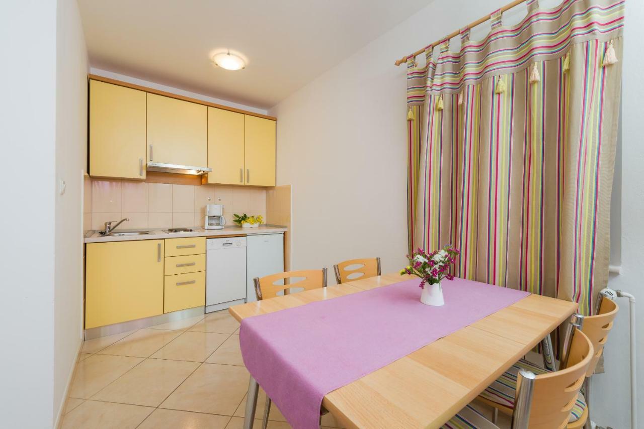 Apartments Villa Vallum Бол Екстериор снимка