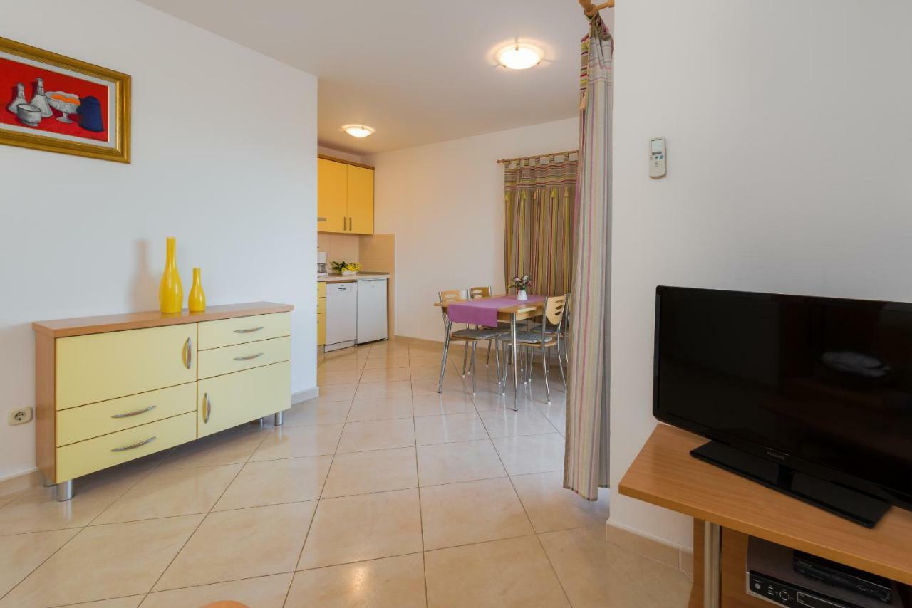 Apartments Villa Vallum Бол Екстериор снимка