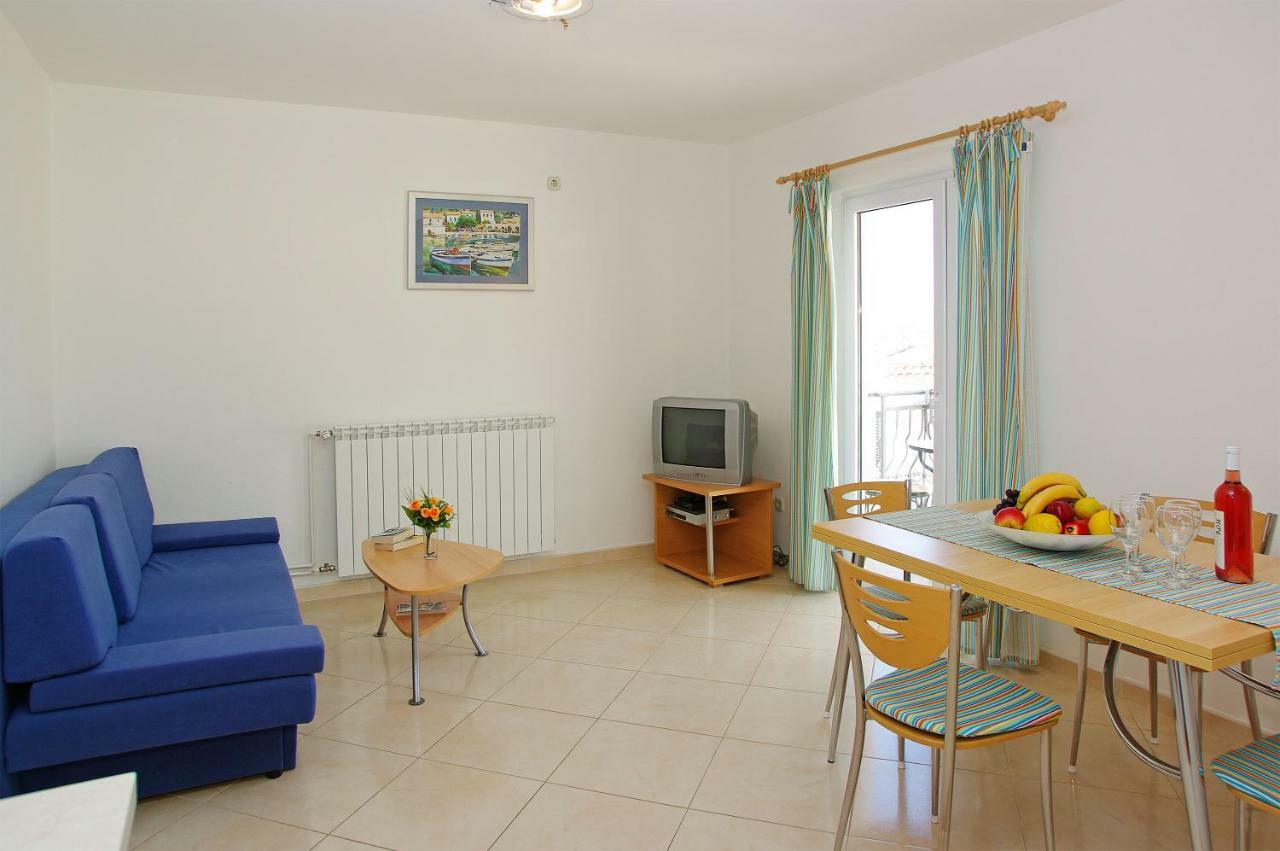 Apartments Villa Vallum Бол Екстериор снимка
