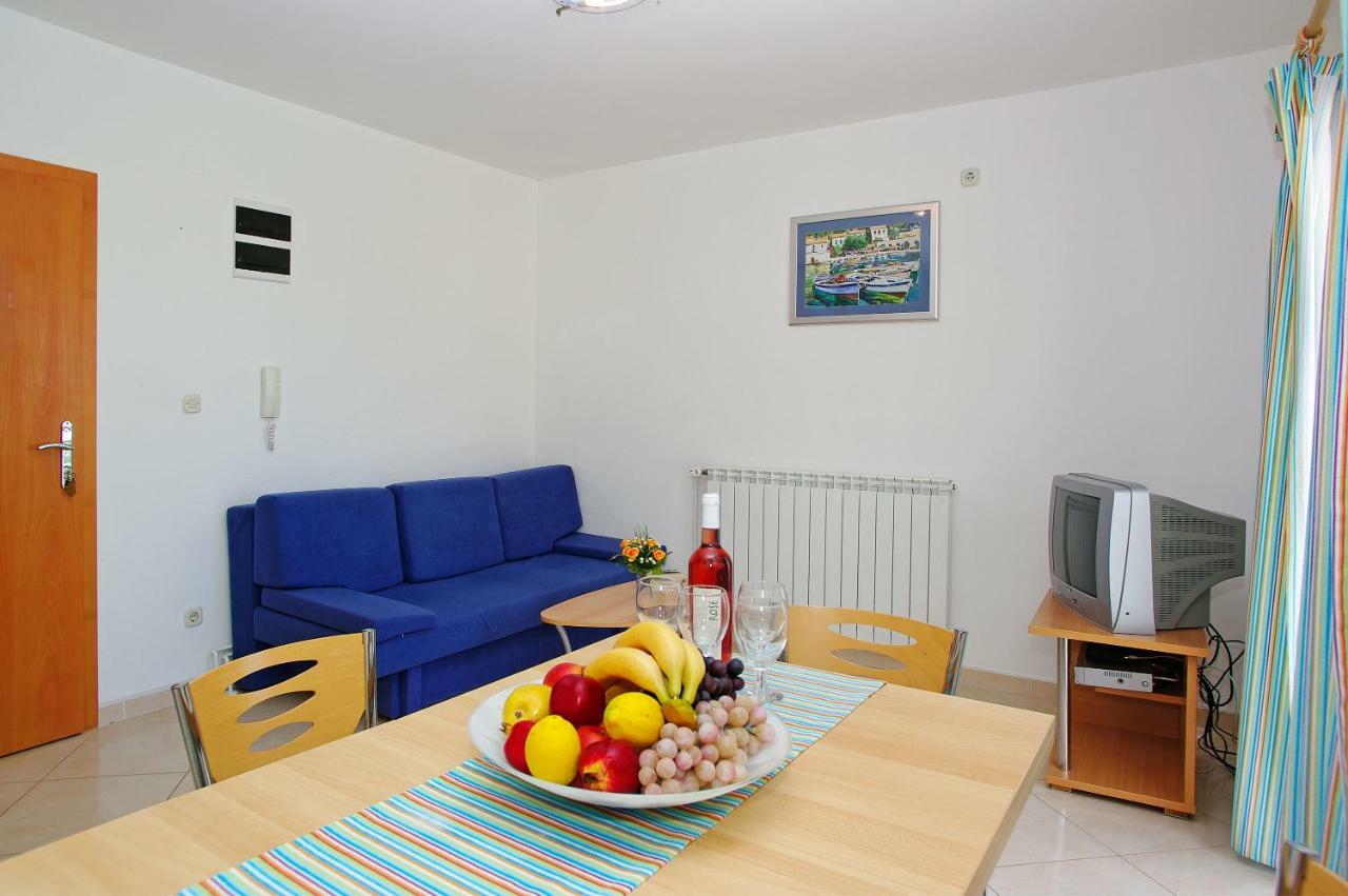 Apartments Villa Vallum Бол Екстериор снимка