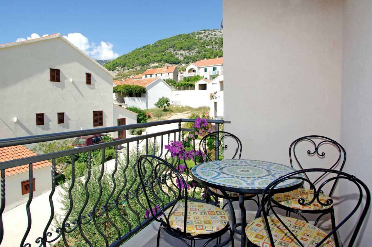 Apartments Villa Vallum Бол Екстериор снимка