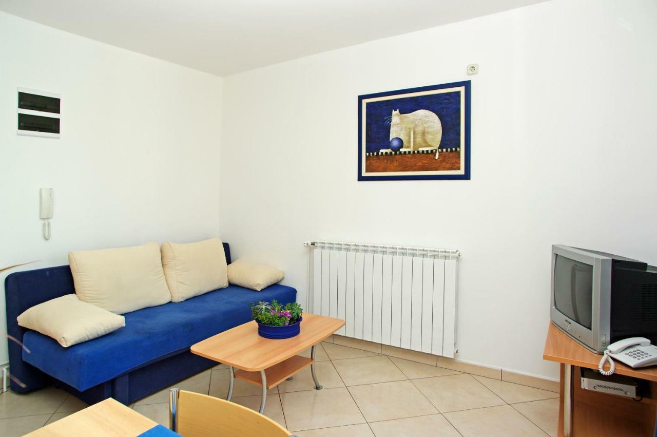 Apartments Villa Vallum Бол Екстериор снимка