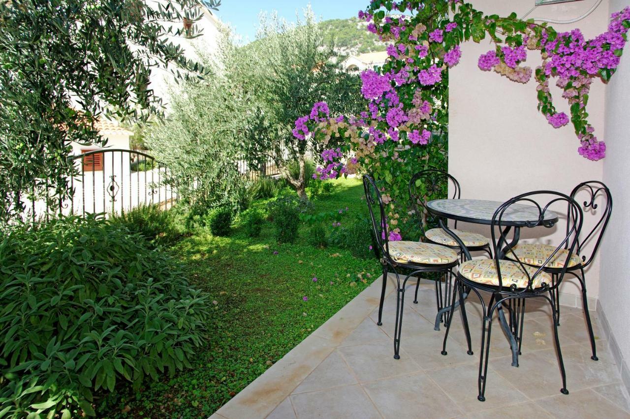 Apartments Villa Vallum Бол Екстериор снимка