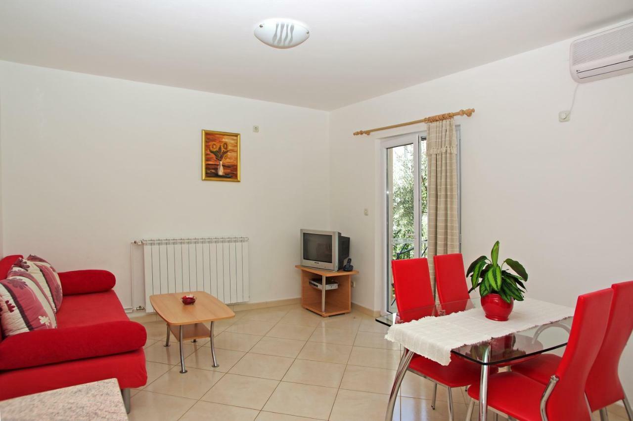 Apartments Villa Vallum Бол Екстериор снимка