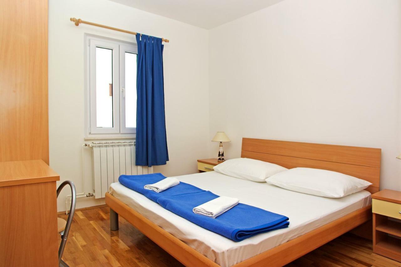 Apartments Villa Vallum Бол Екстериор снимка
