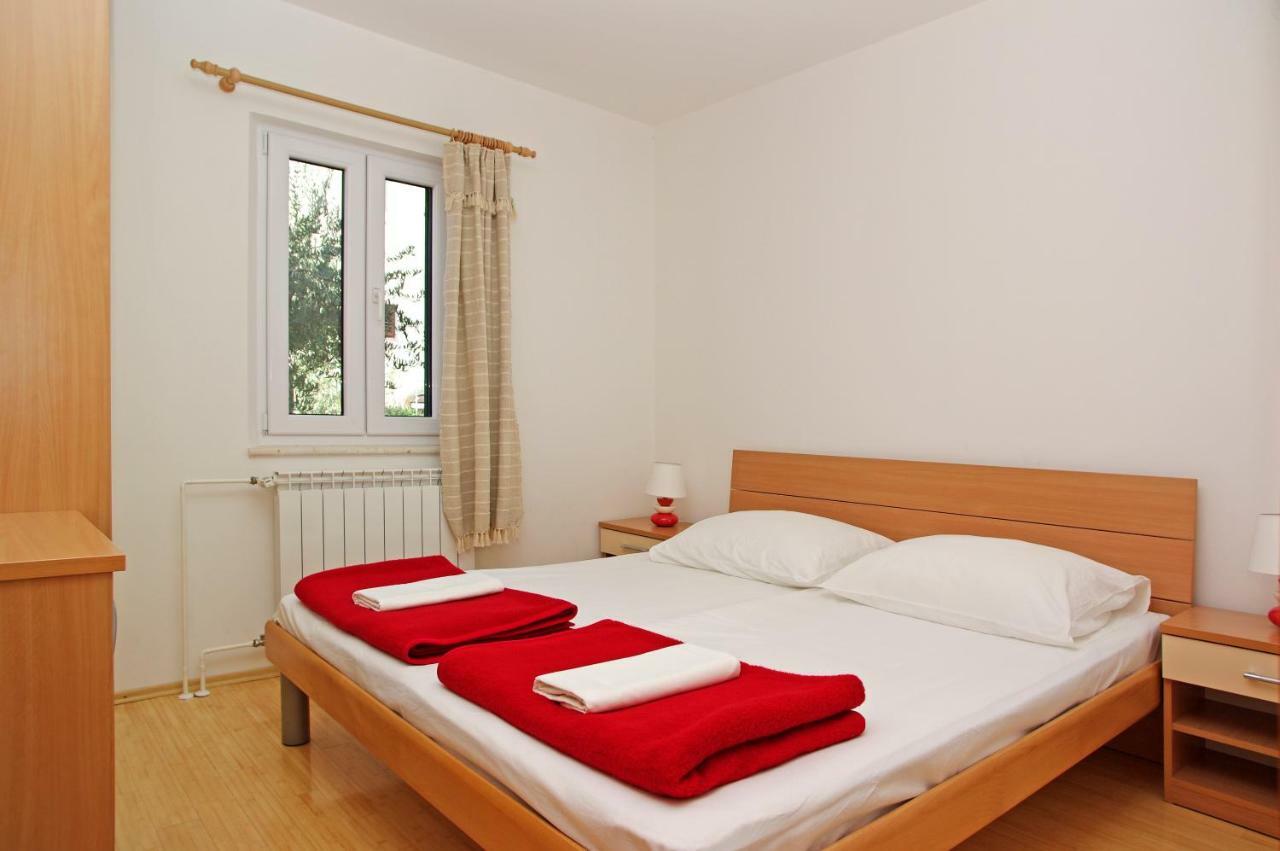 Apartments Villa Vallum Бол Екстериор снимка