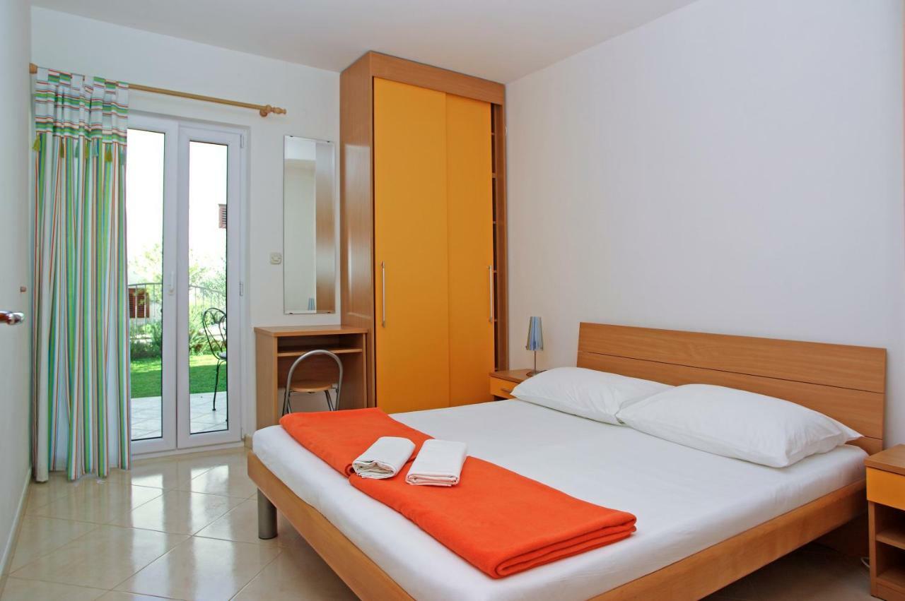 Apartments Villa Vallum Бол Екстериор снимка