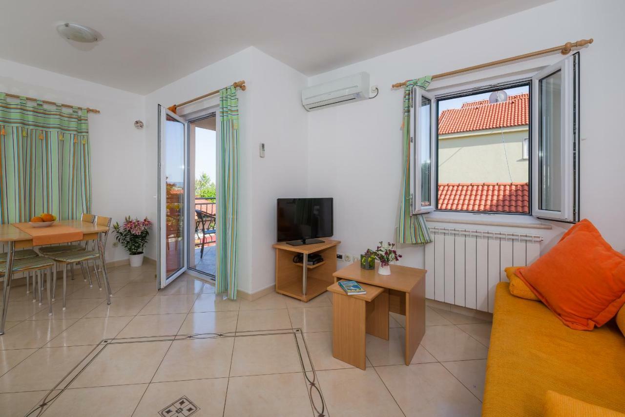 Apartments Villa Vallum Бол Екстериор снимка